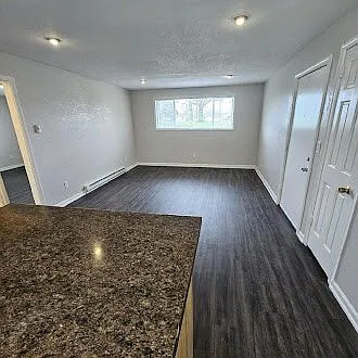 409 E Woodlawn #8 — Photo 2