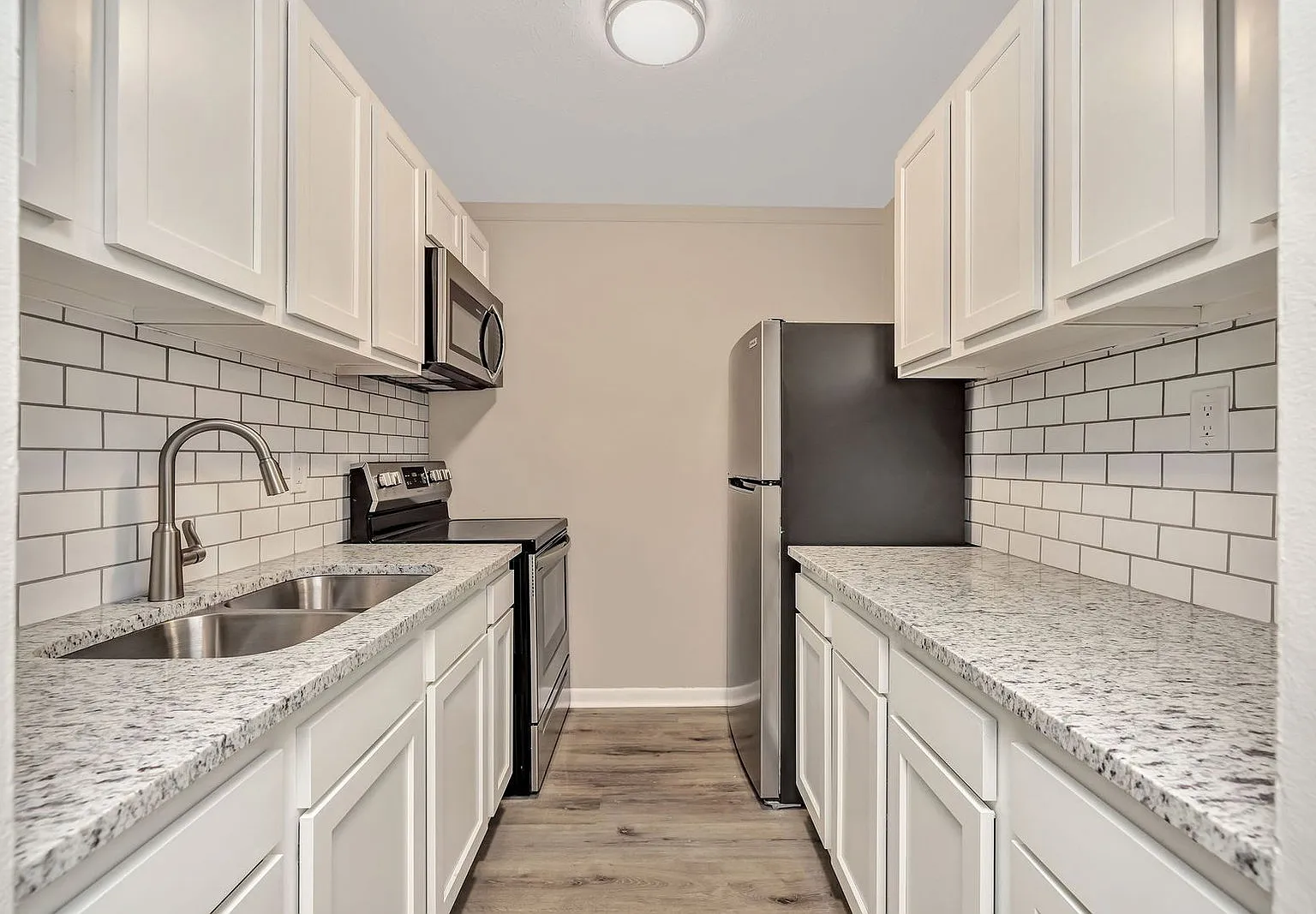 2 bed, 1.0 bath, 759 sqft, $1,150 — Photo 3