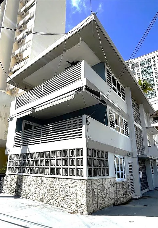 2 bed, 1.0 bath, 1400 sqft, $1,600 — Photo 1