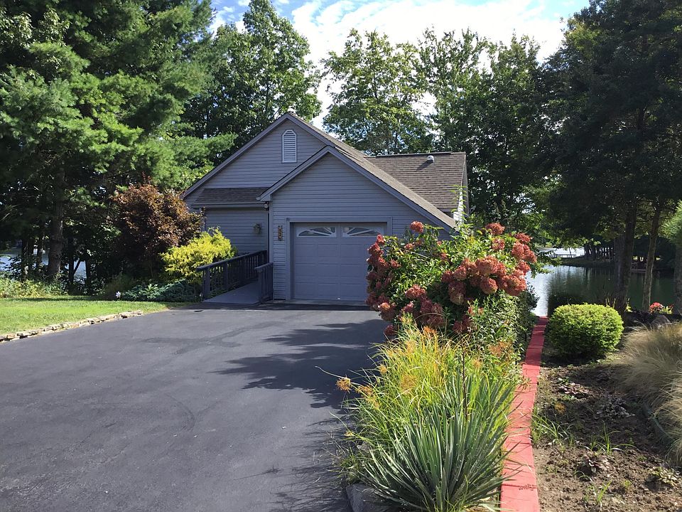 1st image of 52 Hickory Cove Ln