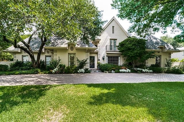1st image of 7105 Meadowcreek Dr
