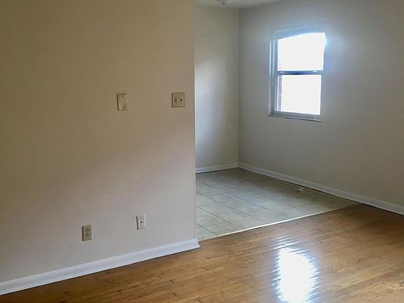 3rd image of 920 E Markwood Ave APT B20