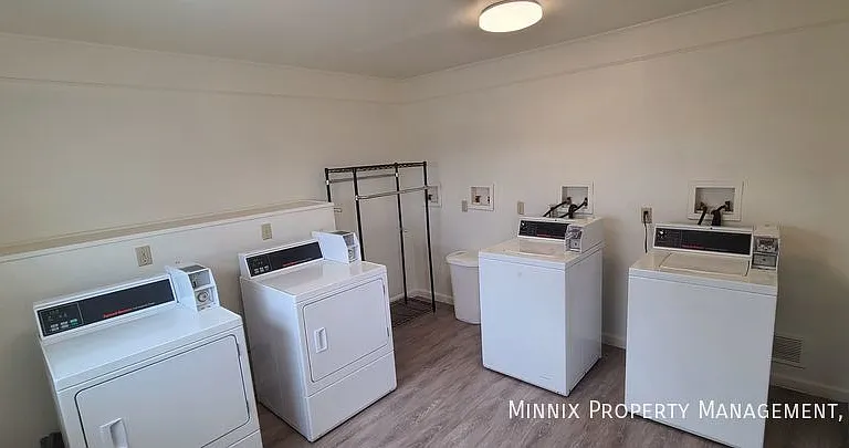 711 S Austin Ave #201 — Photo 9