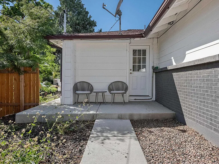 5330 Johnson St — Photo 21