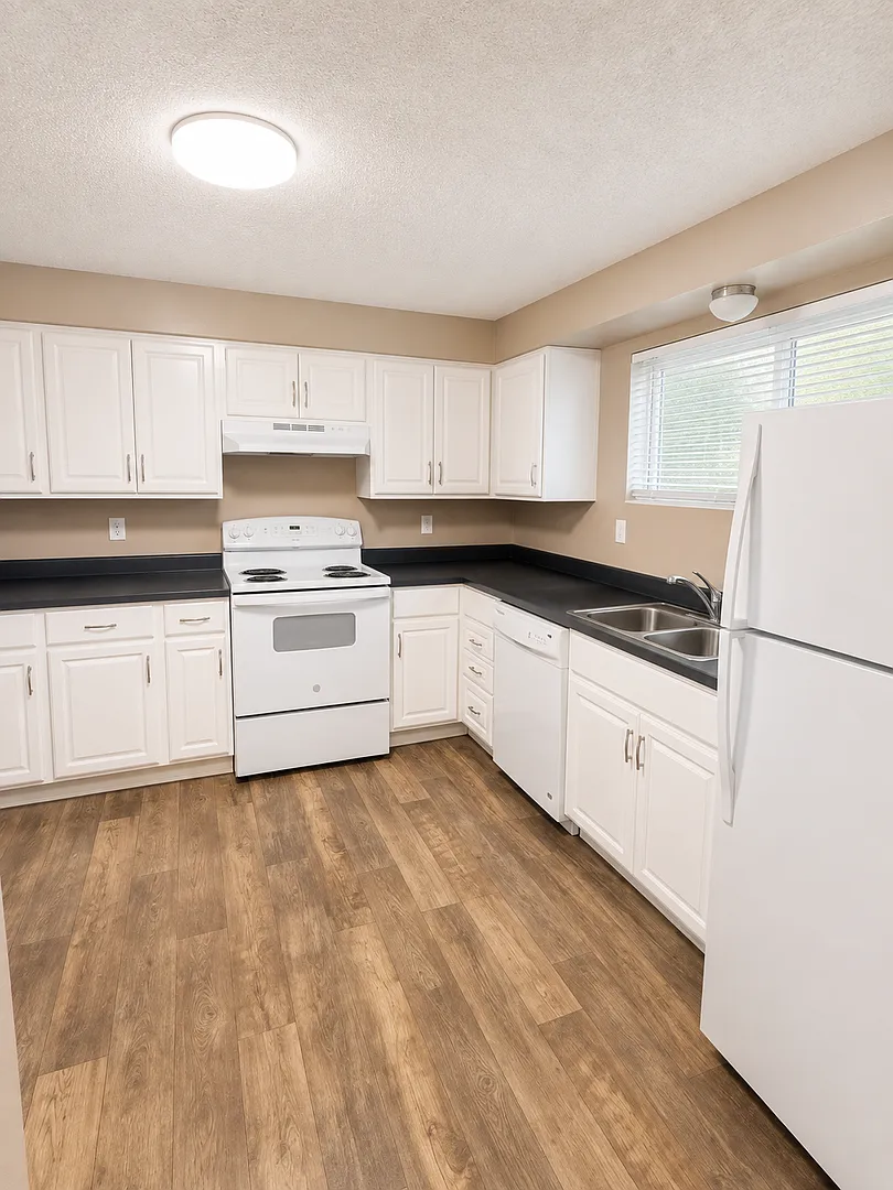 2BR/2BA across from EWU! — Photo 4