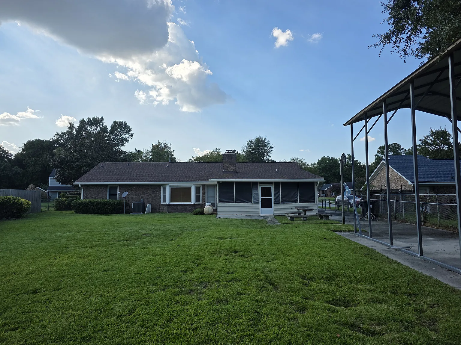 3 bed, 1700 sqft, $2,500 — Photo 2