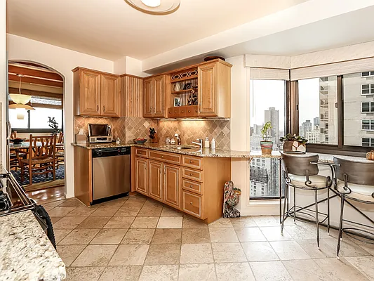 Sold by Sotheby's International Realty | media 32