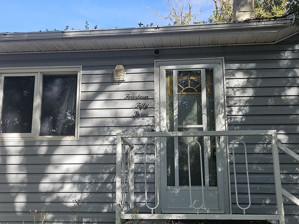 1st image of 1453 Minto St