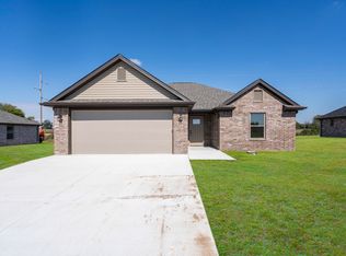 1121 Center Court Cir, Grove, OK 74344