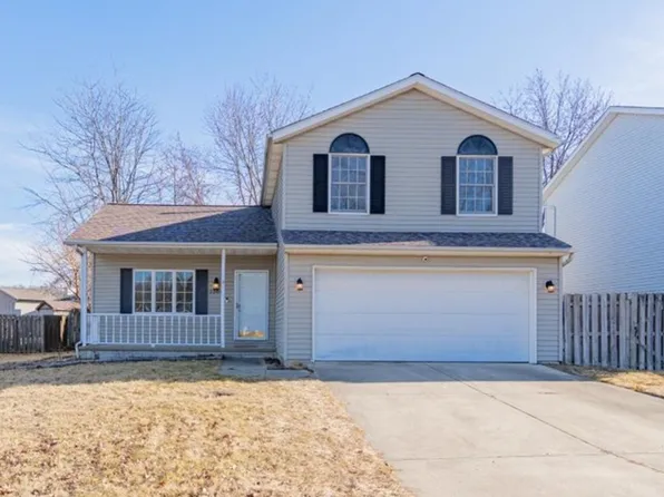 2204 Timber View Dr, Bloomington, IL 61701