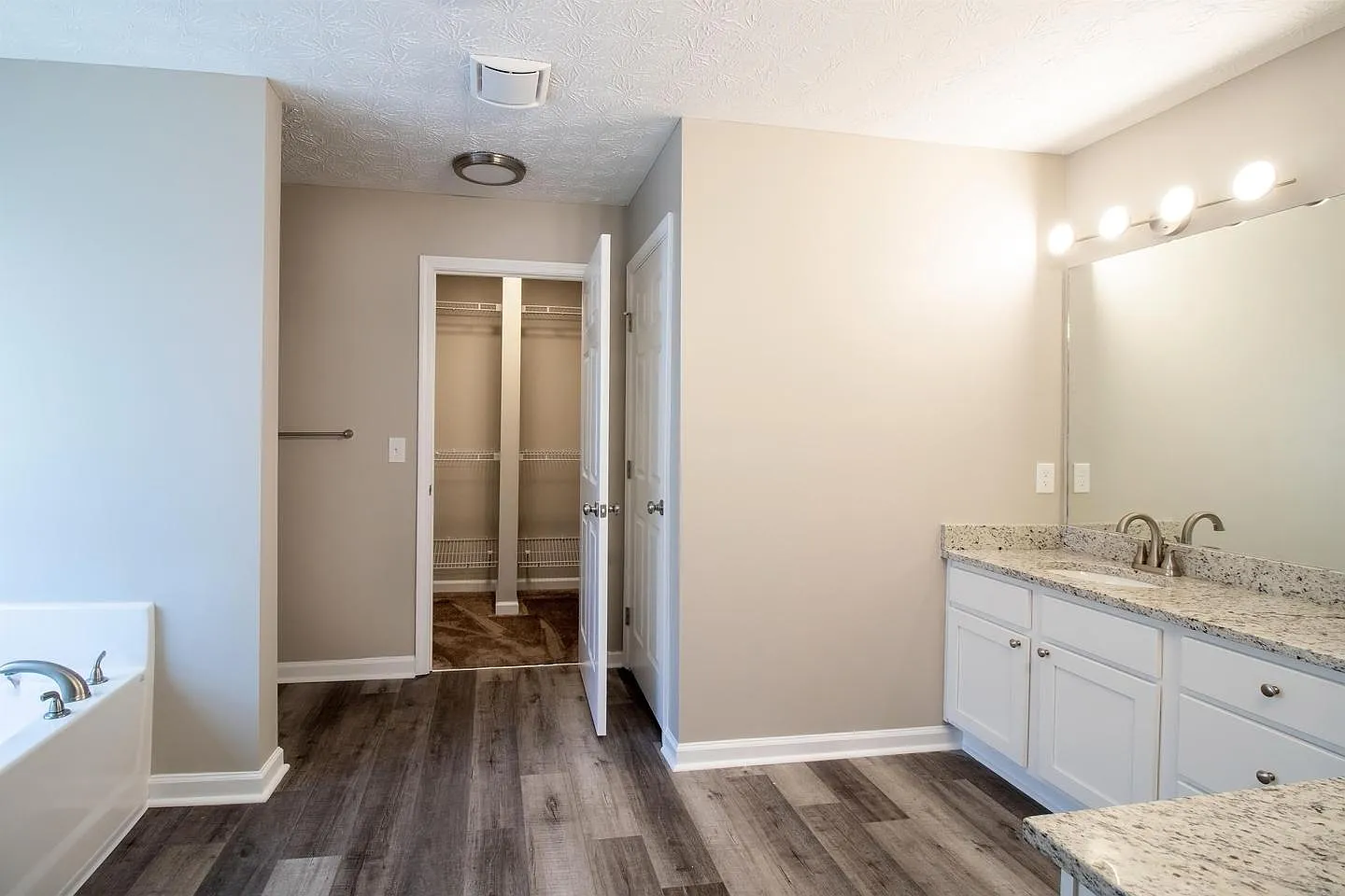 2128 Silva Ct #18107358 photo 1