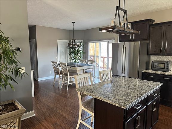 4th image of 2221 Dorchester Dr