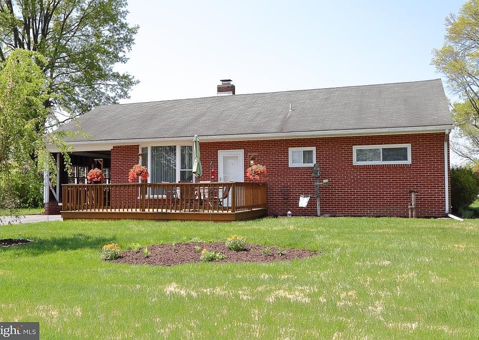 1st image of 46 Pilgrim Dr