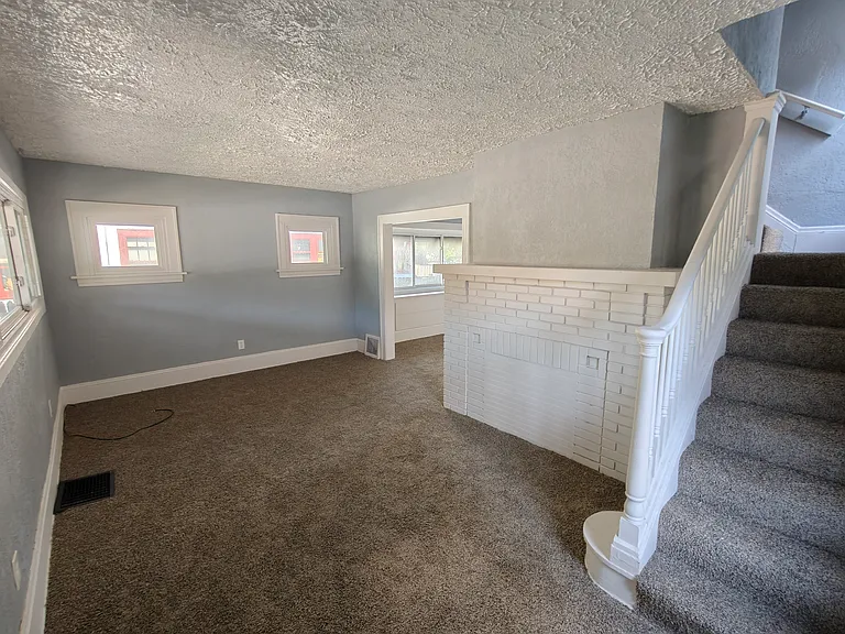 1252 W Waterloo Rd — Photo 4