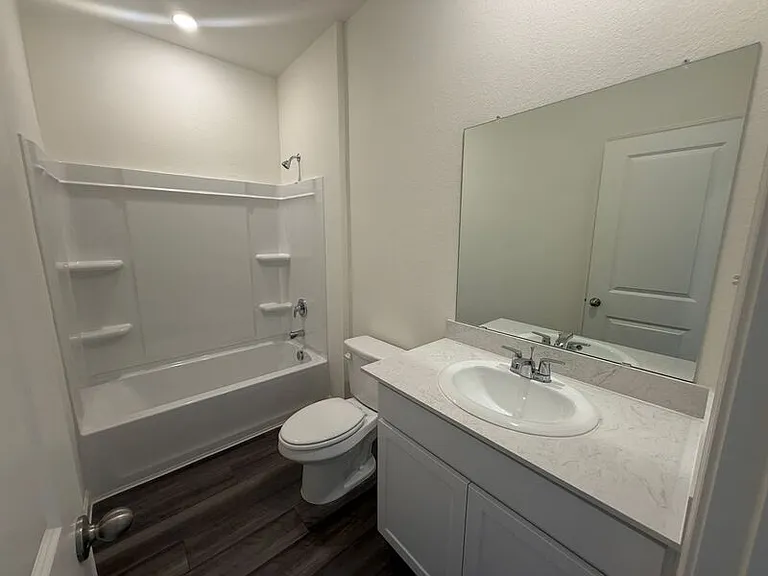 2210 Meadow Park Dr — Photo 13