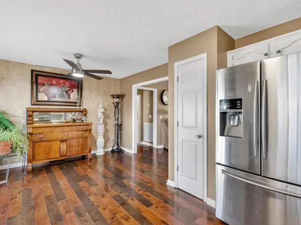 105 Hunterwood Dr, White House, TN 37188