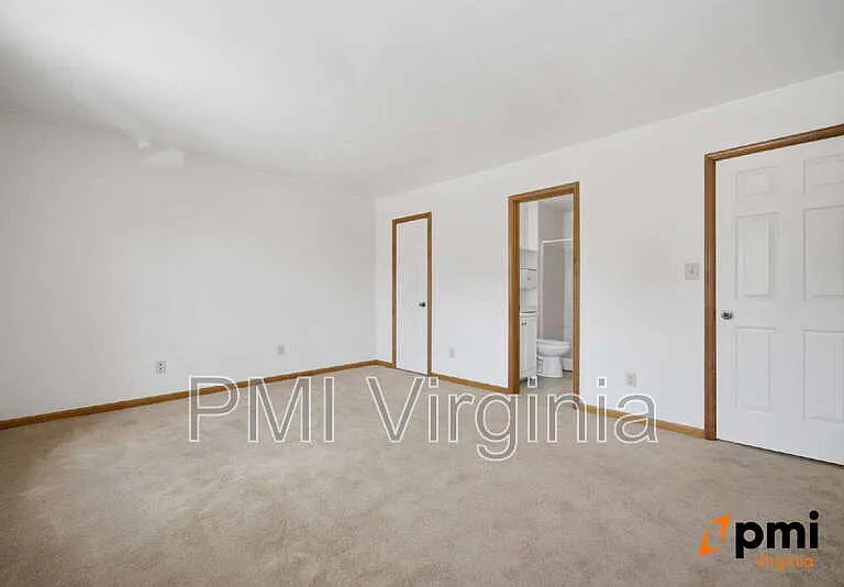 202 Stonehall Ct — Photo 25