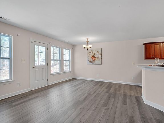 5th image of 2604 Spring Dr