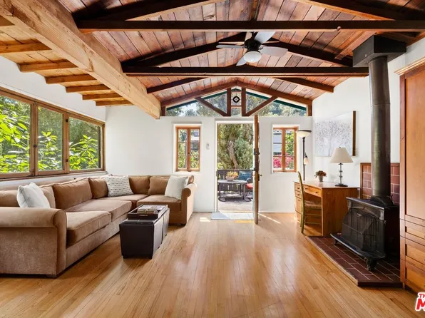 10423 Scenario Ln, Los Angeles, CA 90077