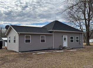 843 Monroe St, Witt, IL 62094