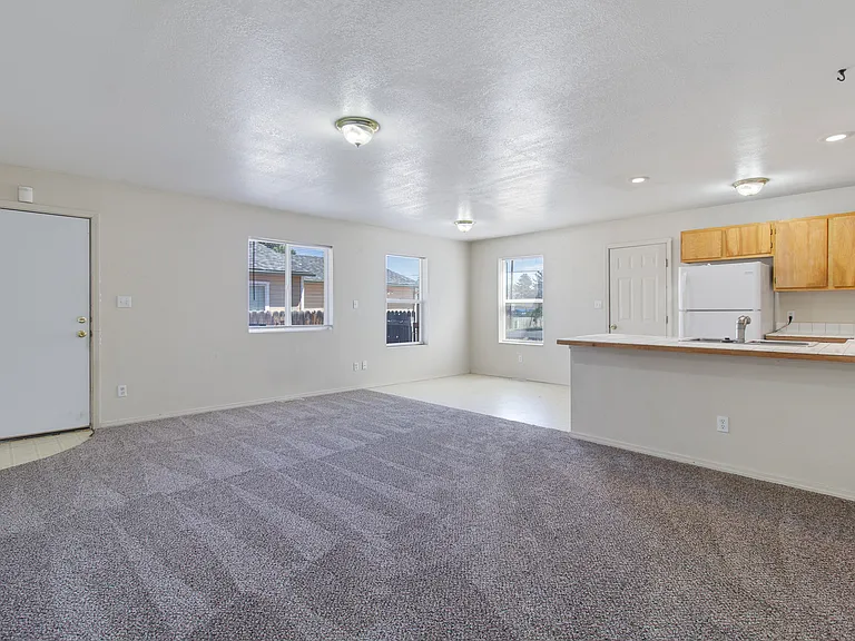 667 Sparks St N — Photo 7
