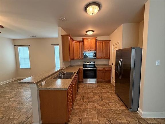 3rd image of 2151 3rd St