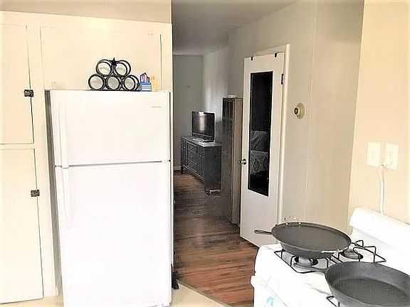 4th image of 703 1/2 Avenue J