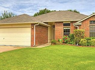 328 Marrgate Dr, Yukon, OK 73099
