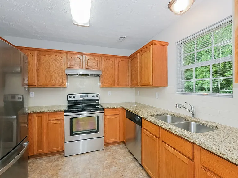 1974 Oak Terrace Dr SE — Photo 8