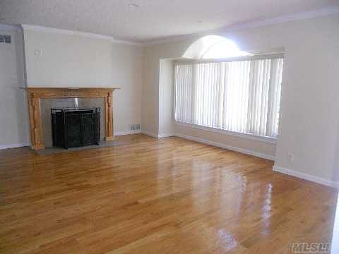 3rd image of 15 Lynwood Dr