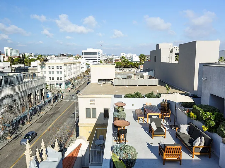 Mayfair Residences — Photo 9