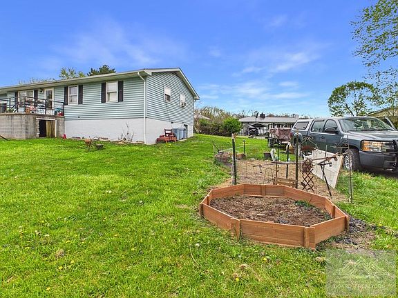 3rd image of 204 Rock House Rd