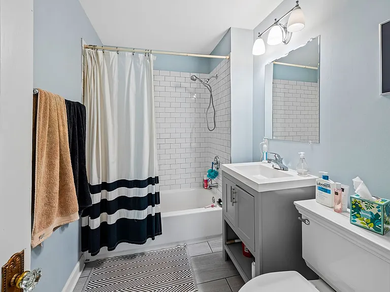 3615 N Hoyne Ave #1 — Photo 8