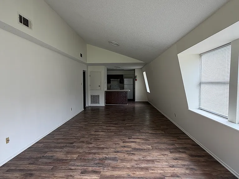 2300 Rusty Ln #17 — Photo 2