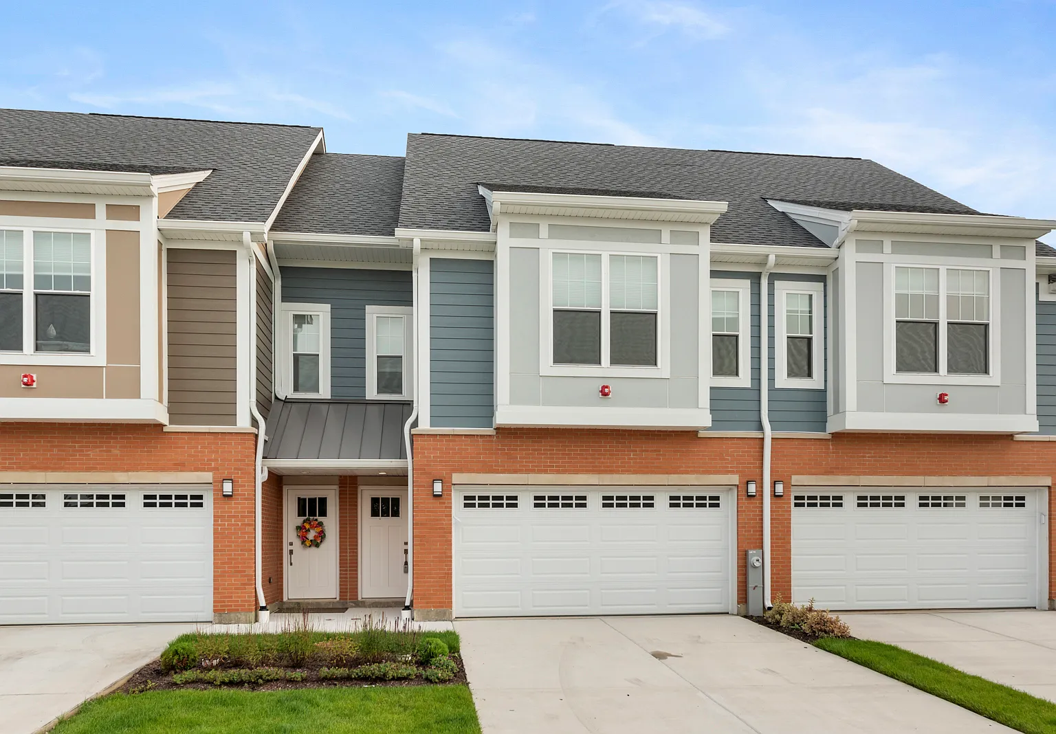 3 bed, 4.0 bath, 1953 sqft, $4,460 — Photo 1