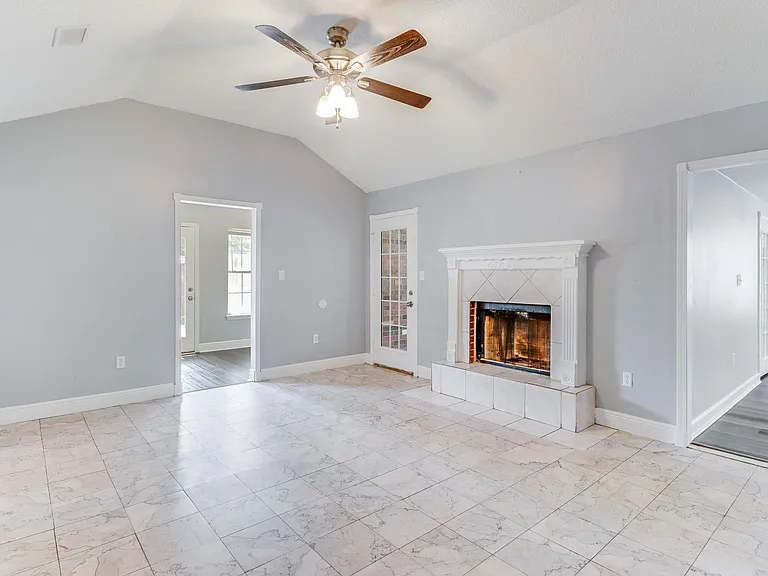 14160 Maple Ct — Photo 4