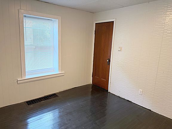 5th image of 158 Mohawk St