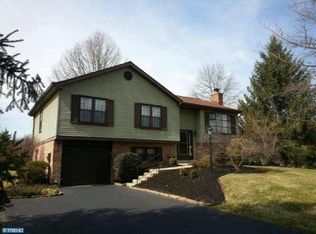 123 Hedgerow Ln, Reading, PA 19606