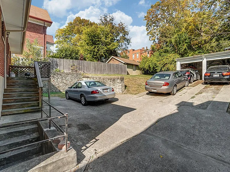 454 Warner St — Photo 35