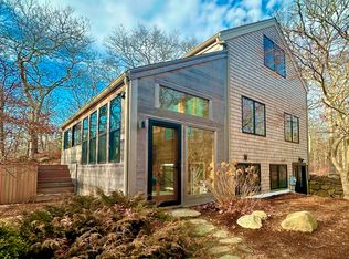 2 Great Rock Rd, Oak Bluffs, MA 02557