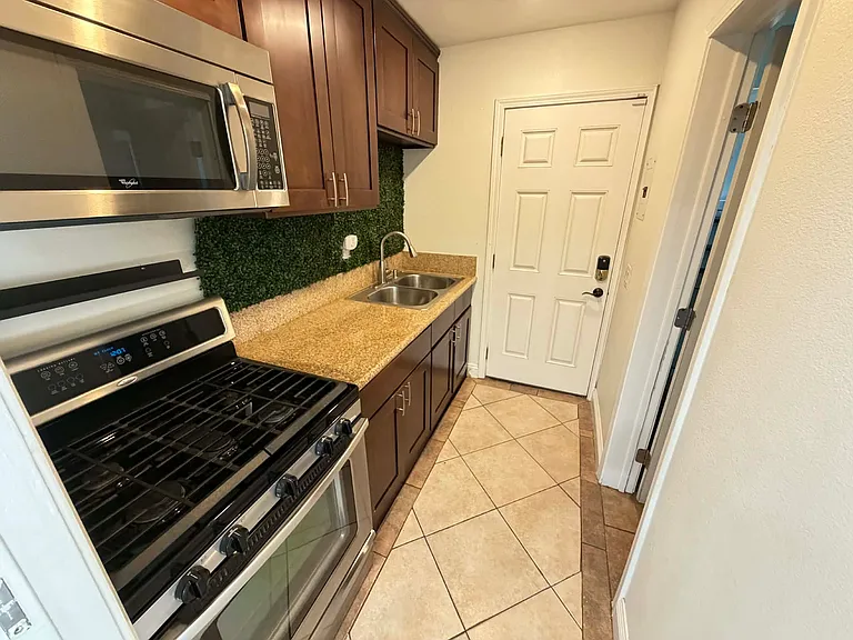 2526 E Balsam Ave — Photo 6