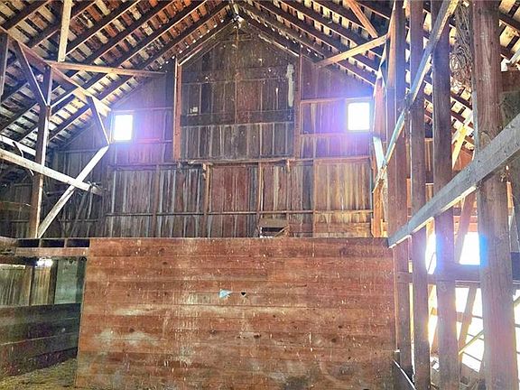 5th image of 16494 E 300th Rd