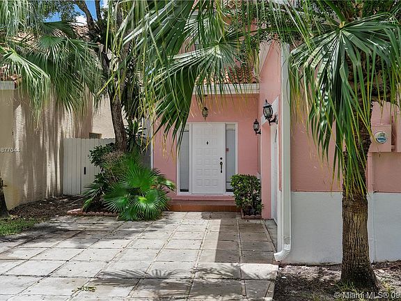 3rd image of 3735 Amalfi Dr