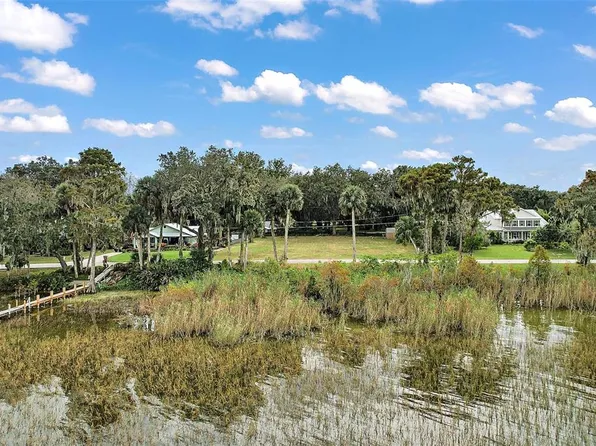 8818 Lakeshore Dr #8, Yalaha, FL 34797