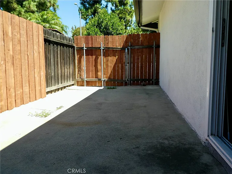 966 W Pine St — Photo 18