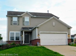 867 Deer Run Lake Rd, Holly, MI 48442