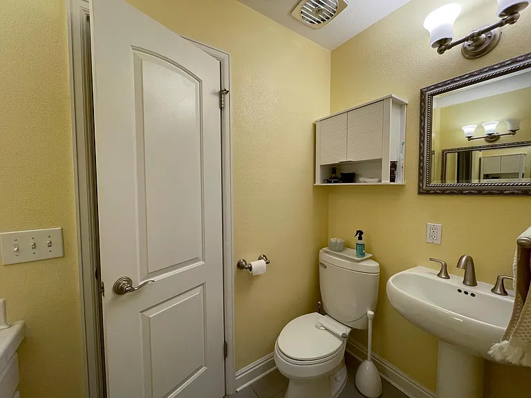 2551 S Ivy St — Photo 24