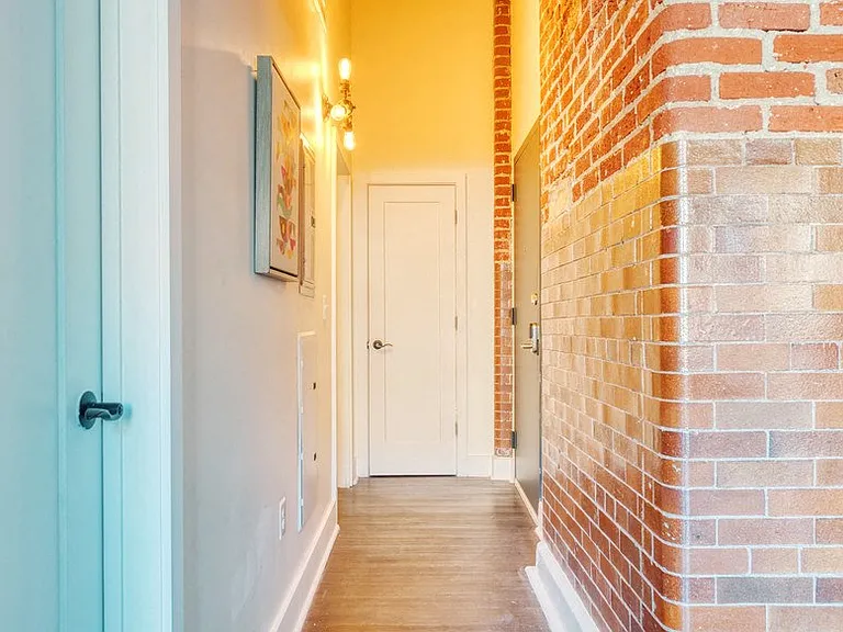 West Lofts Apartments — Photo 33