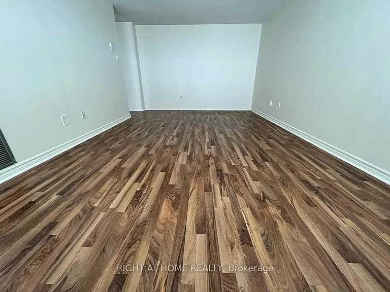 3650 Kaneff Cres #3202 — Photo 4