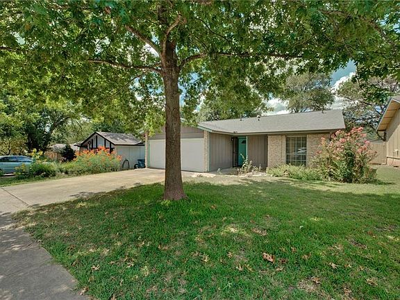 3rd image of 913 Hillside Oaks Dr